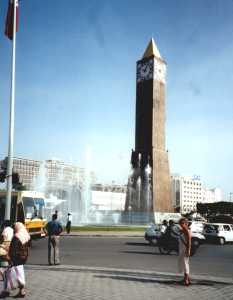 Der zentrale Uhrenturm in Tunis